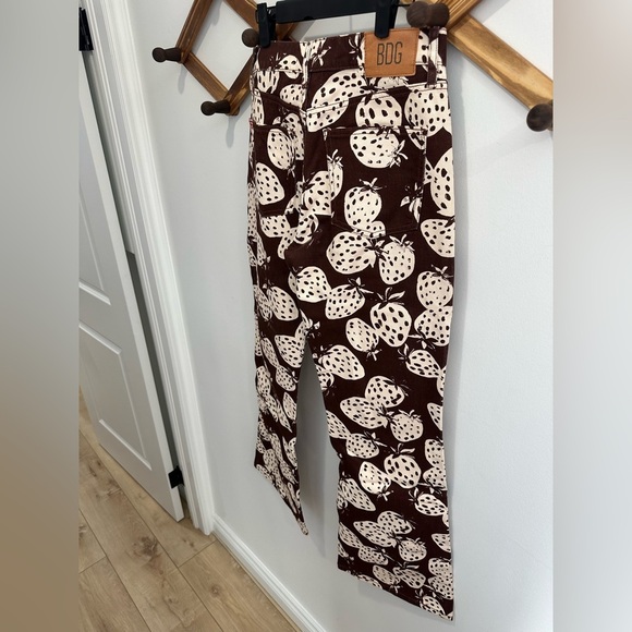 BDG- 90s MIDRISE BOOTCUT - STRAWBERRY PATTERN- Size 28 - Picture 8 of 14